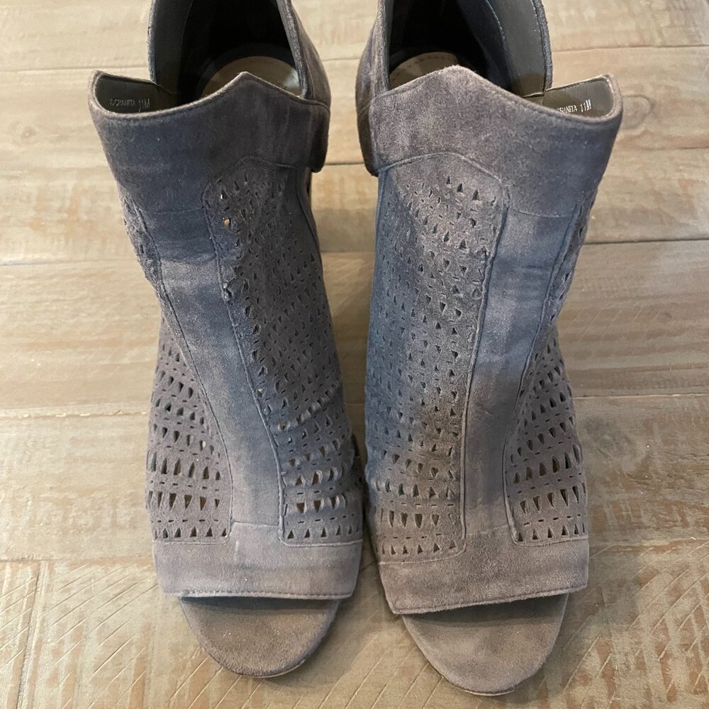✨ Vince Camuto Gray Heels ✨